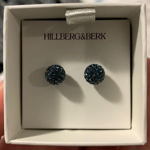 Hillberg and Berk Sparkle ball earrings silvery blue color